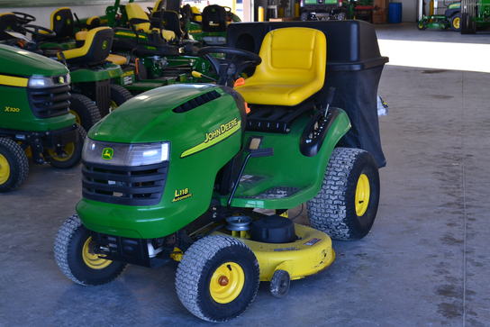 2004 John Deere L118 Lawn & Garden and Commercial Mowing ...