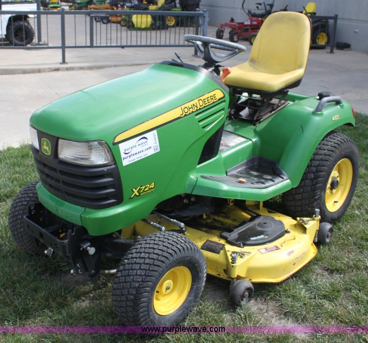 John Deere X724 lawn mower | no-reserve auction on ...