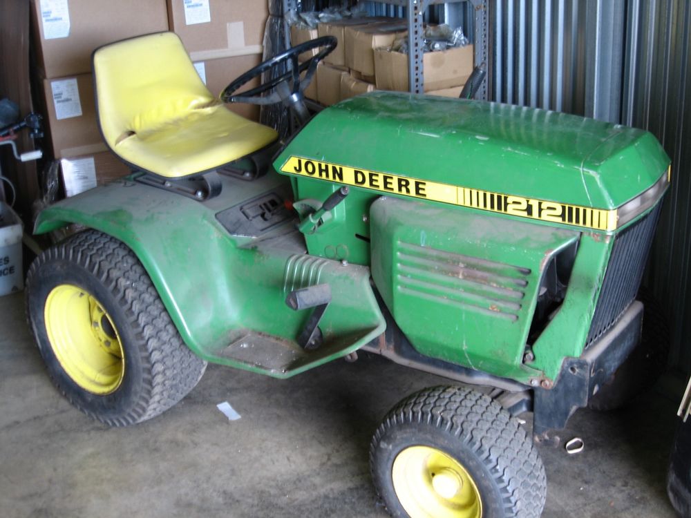 JOHN DEERE 212 LAWN TRACTOR RIDING MOWER WITH MOWING DECK ...