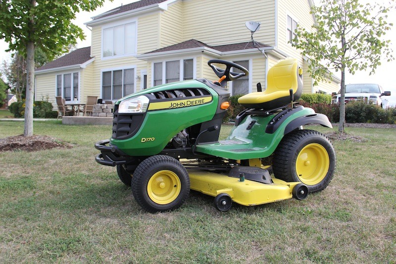 John Deere D170 Lawn Tractor - Review - Tools In Action ...