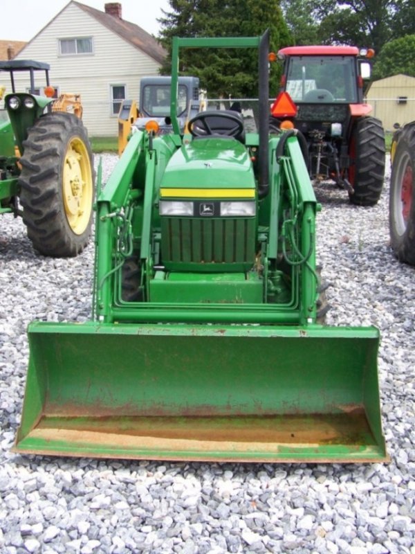 122B: Nice John Deere 870 Compact Tractor with Loader ...
