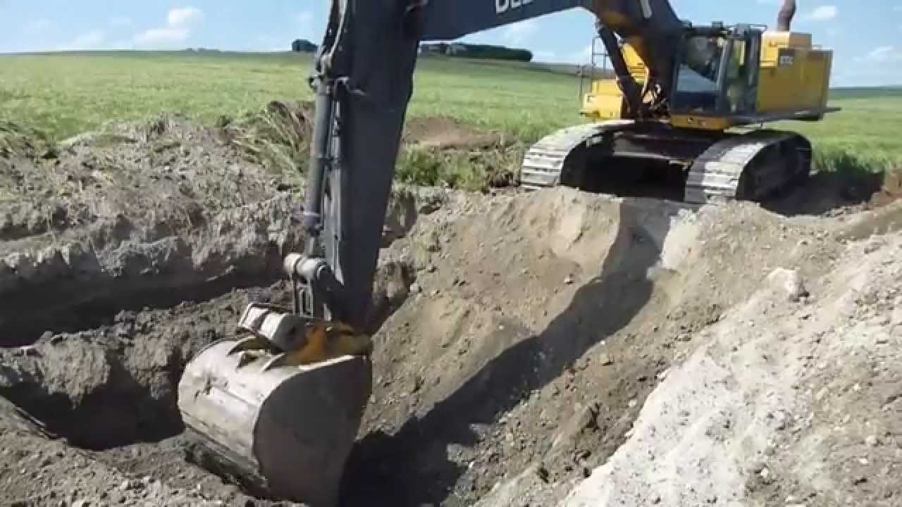 Lets dig a hole - John Deere 870G - YouTube