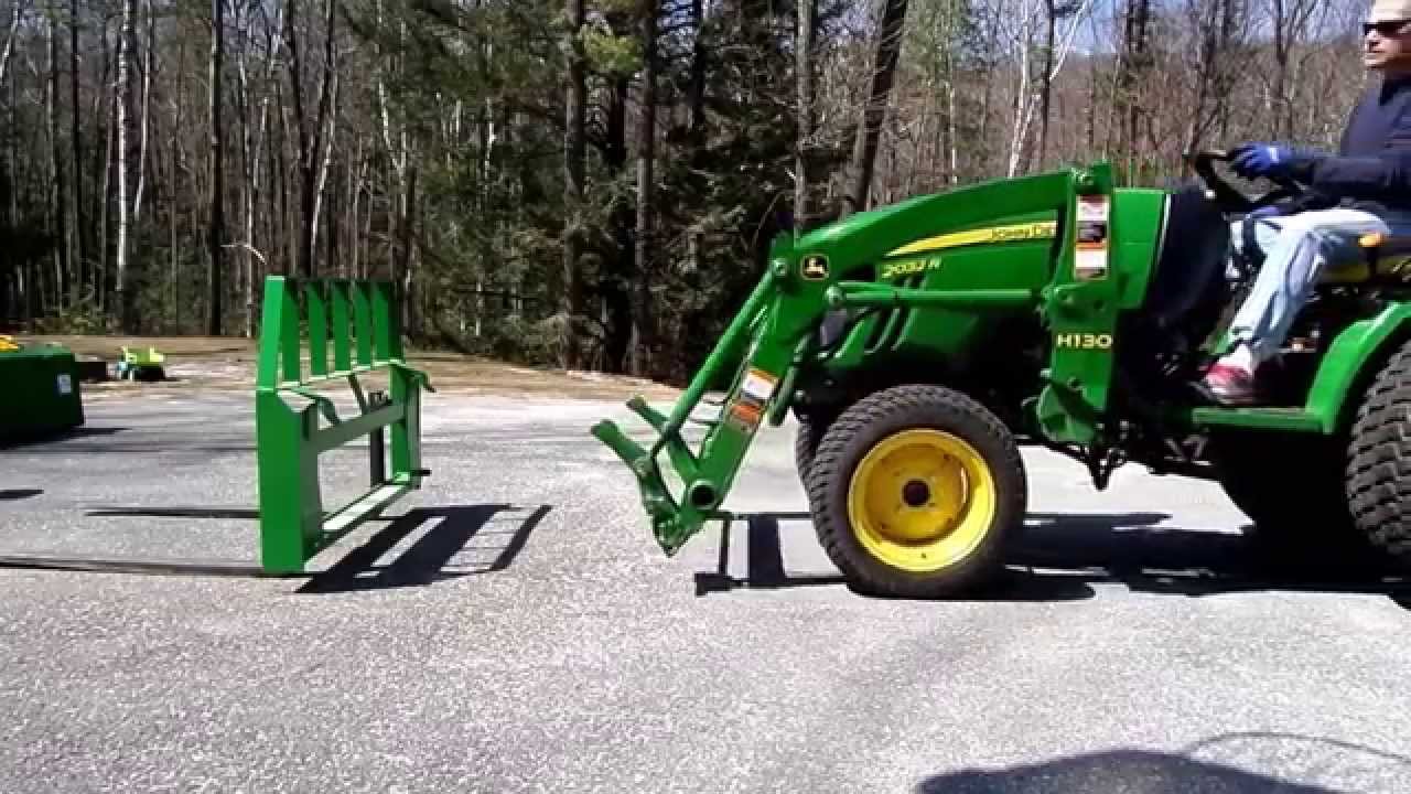 John Deere 2032R Swapping Pallet Forks to Bucket and Back ...