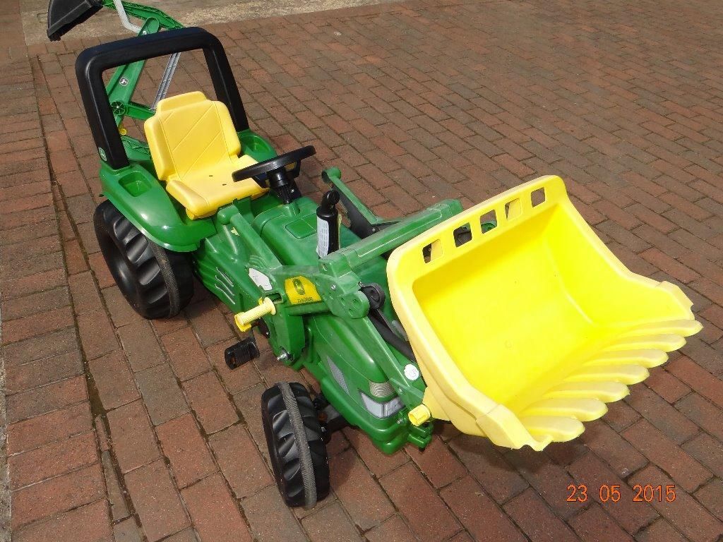 Large John Deere Ride on tractor with front bucket and ...