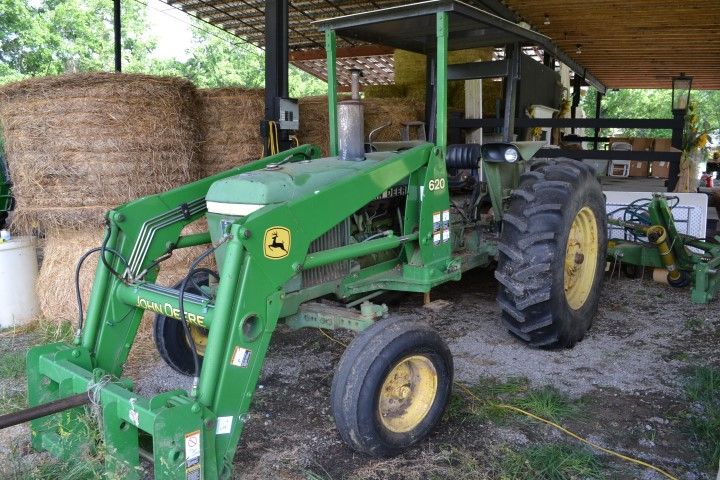 John Deere 2640 Tractor & 620 Loader - Bucket, Hay Spear ...