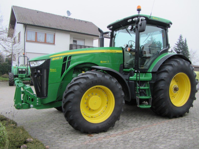 Tractor John Deere 8285R - technikboerse.com