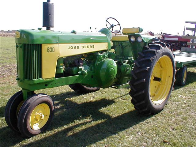 Restored John Deere 630 gas tractor with flat top fenders ...