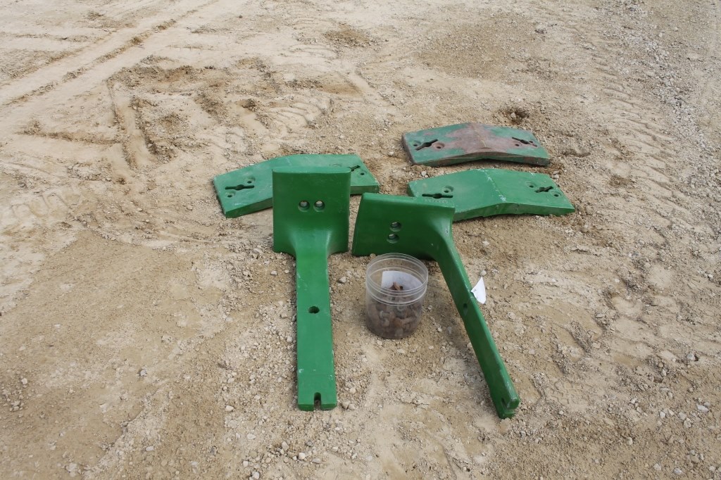 (2) JOHN DEERE TRACTOR STARTER WEIGHTS AND (3)