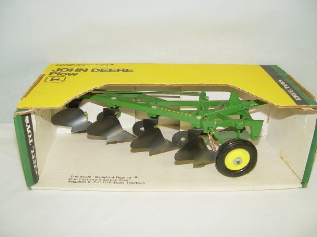 16 John Deere 4 bottom pull type plow $140