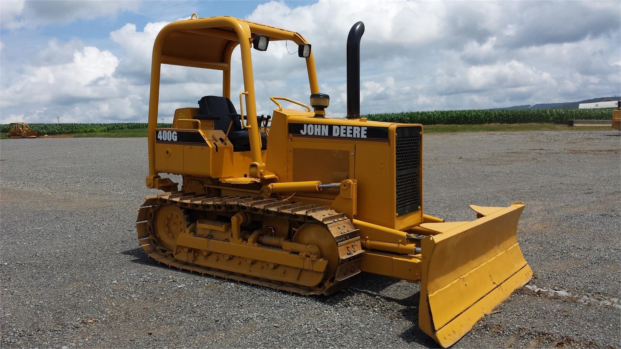 Бульдозеры ижевск. John Deere Dozer. Мт2 ДСТ мини бульдозер. Мини бульдозер Caterpillar. Толкач (бульдозер).