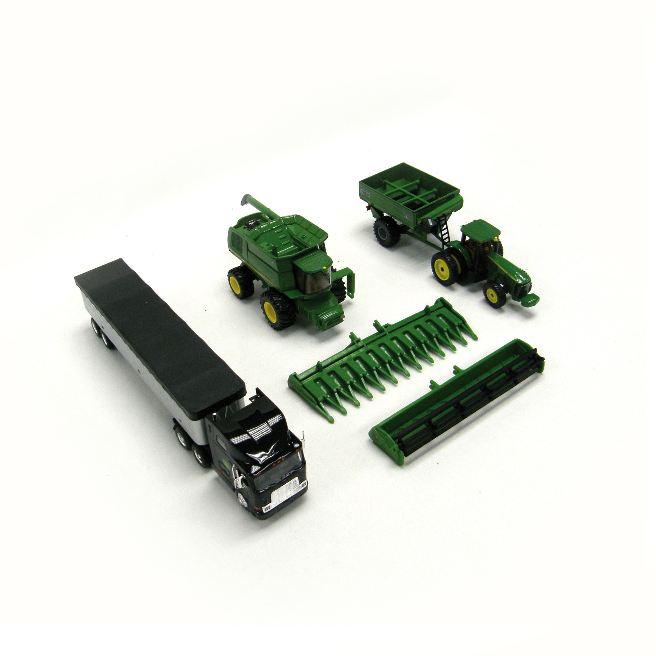 With this multiple piece 1:64 M6 John Deere Harvesting Set, your child ...