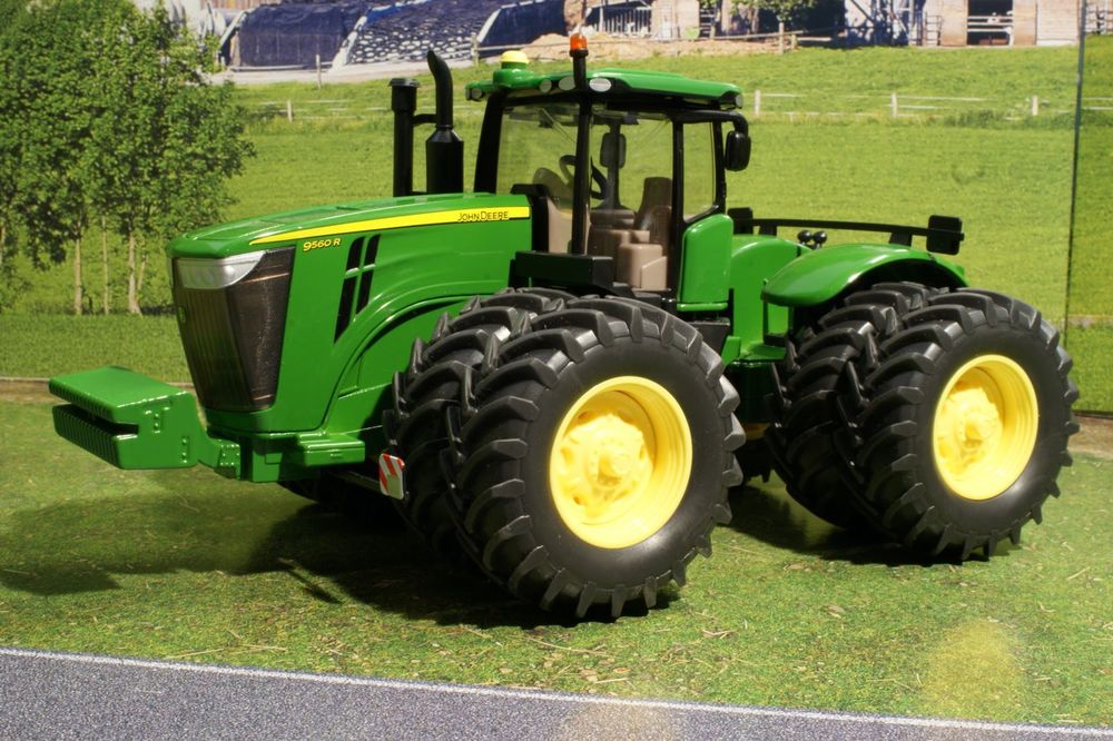 Трактор американцы. John Deere 9560r. Беспилотный трактор Джон Дир. Самый большой трактор Джон Дир. Автопилот на тракторе Джон Дир.