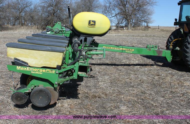 ... for item E8423 1999 John Deere 1760 Conservation 12 row flex planter