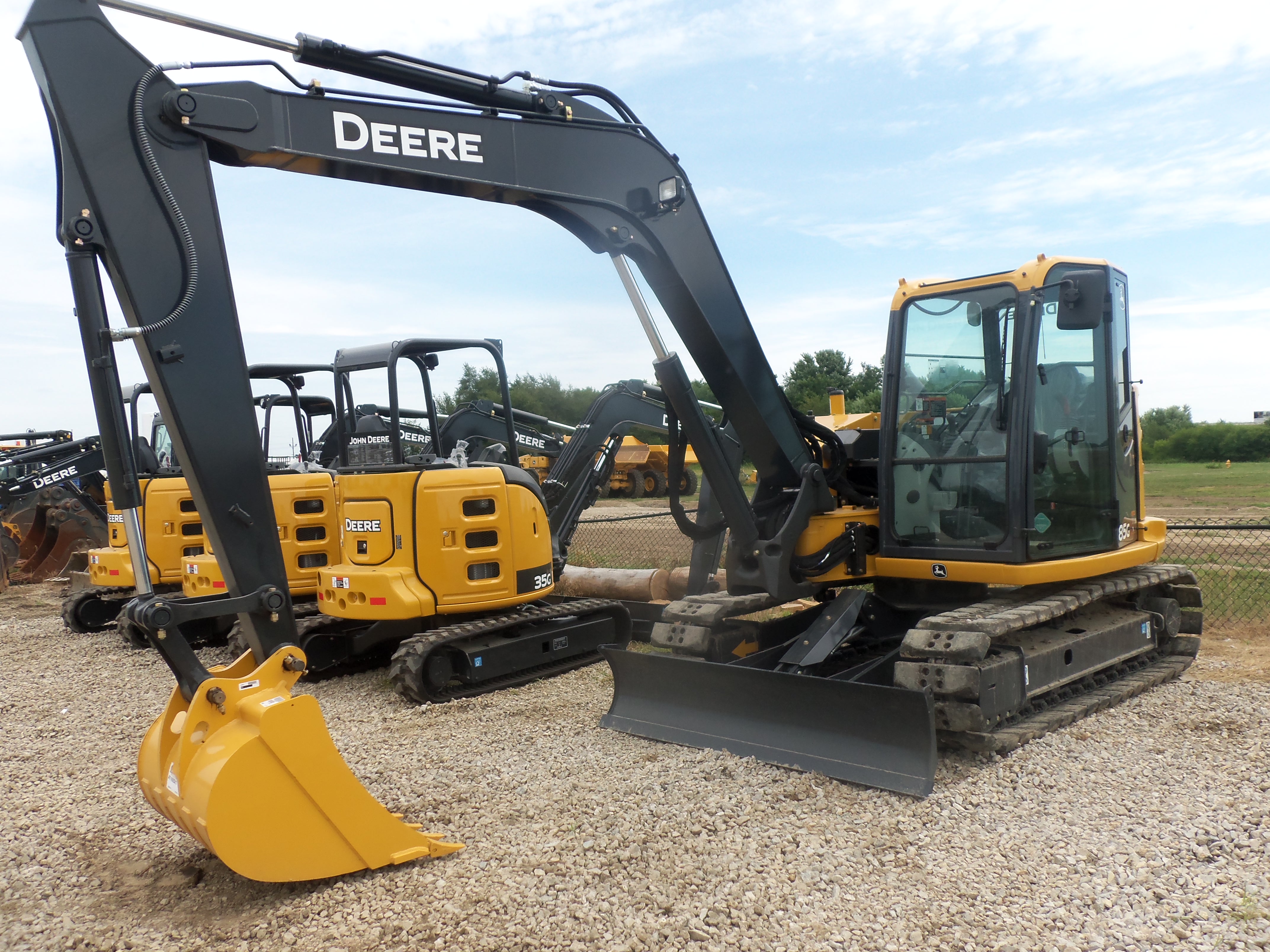 John Deere 85G compact excavator John Deere, Jd Construction, 85G ...