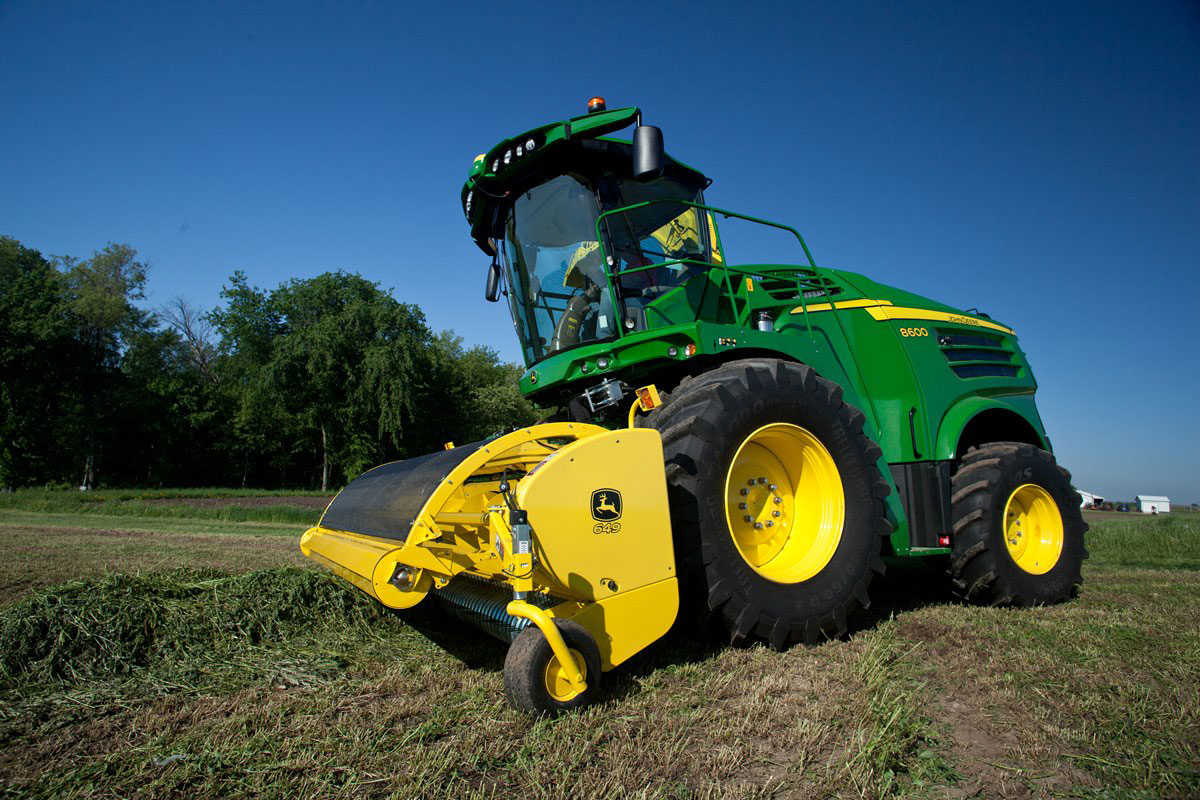 The 8000 Series Self-Propelled Forage Harvesters integrate cutting ...