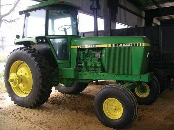 John Deere 4440