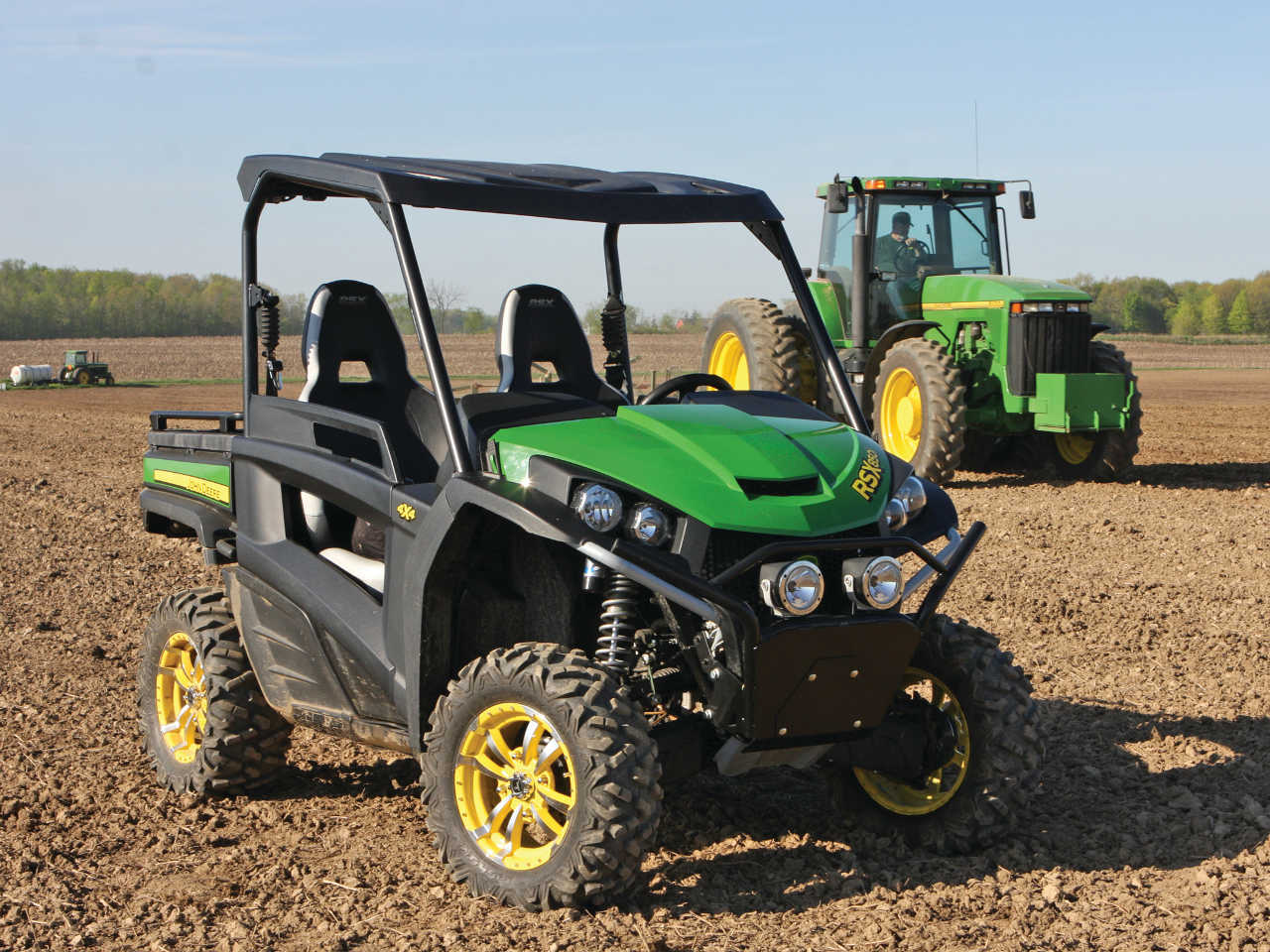 Like all Deere equipment, the RSX 850i is right at home in the field ...