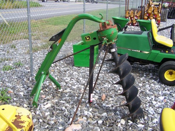 62: John Deere 3pt Post Hole Digger for Tractors : Lot 62