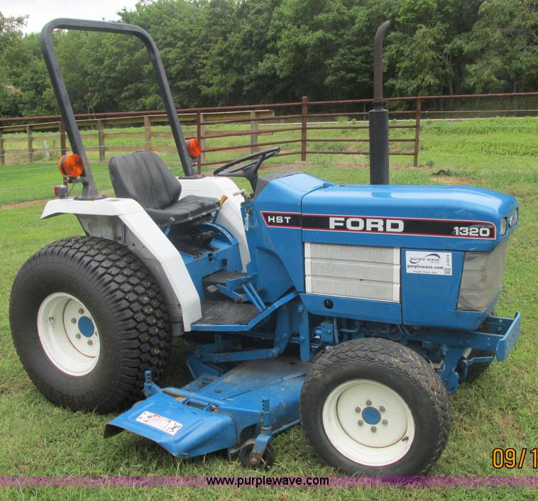Ford 1320 MFWD tractor | no-reserve auction on Wednesday, October 08 ...