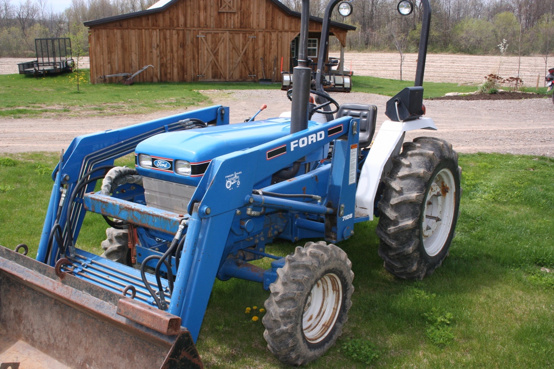 Ford 1715 Photo Gallery - TractorByNet.com