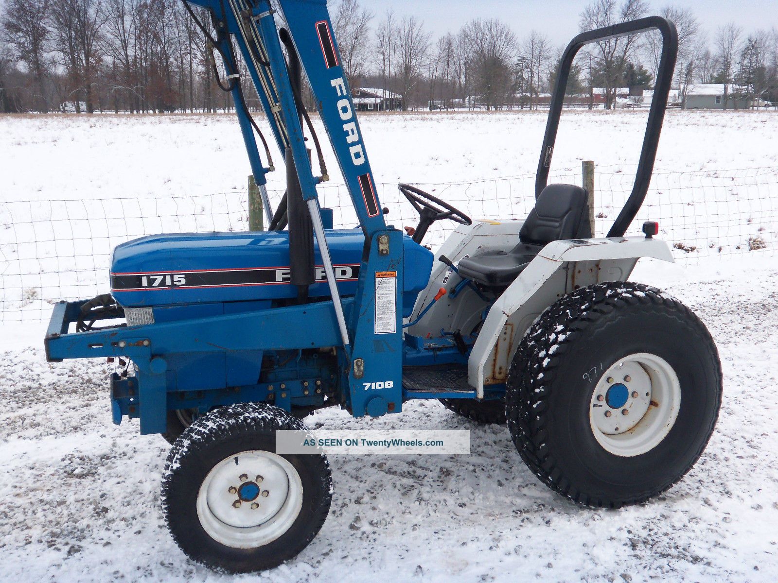 Ford 1715 Compact Tractor & Loader - Diesel - 4x4 - 900 Hours Tractors ...