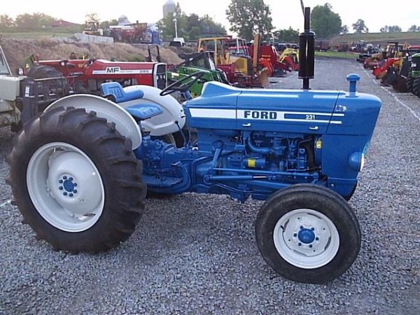 27: NICE FORD 231 (2600) TRACTOR : Lot 27