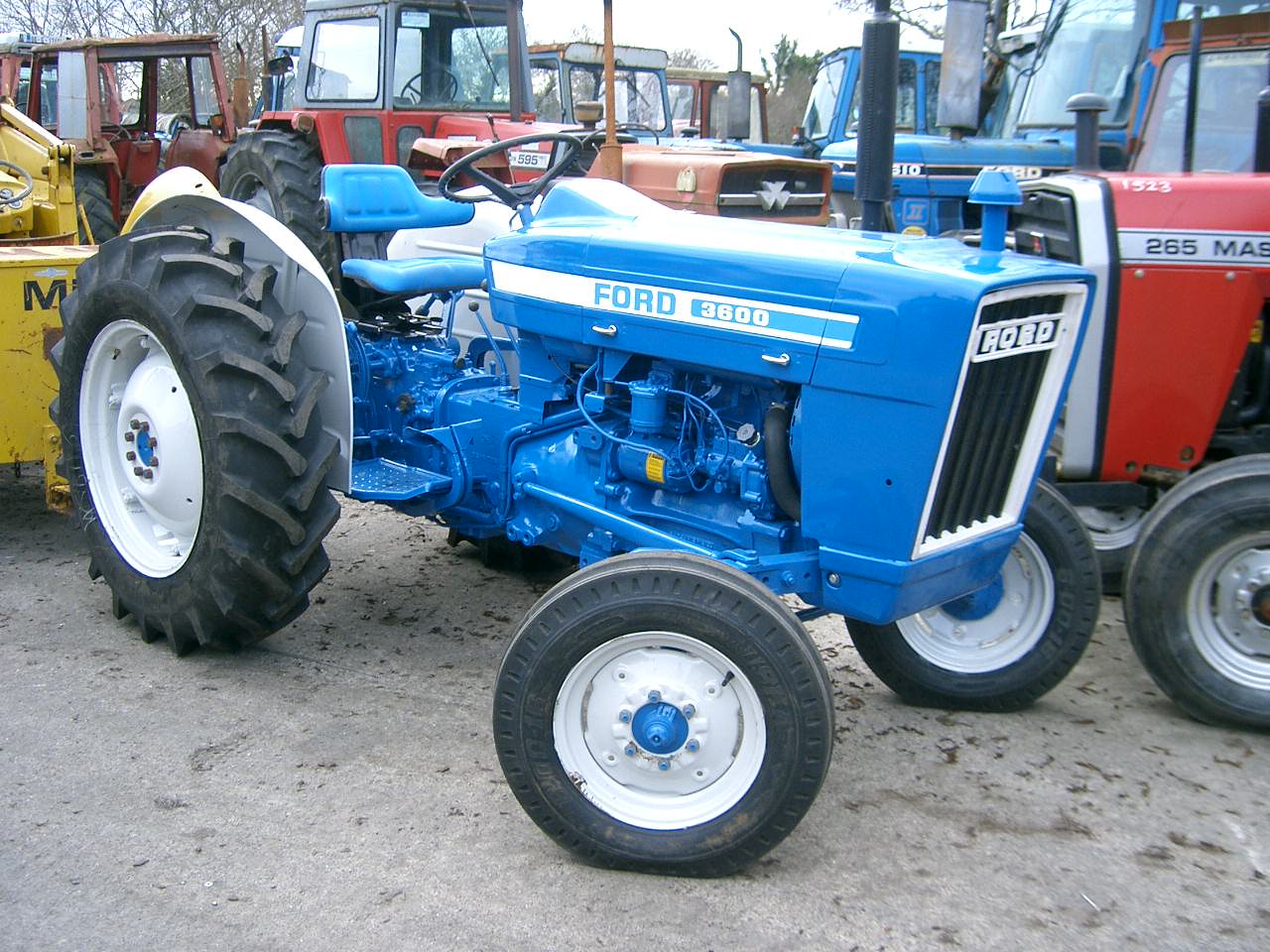 Ford 3600 Tractor Images & Pictures - Becuo