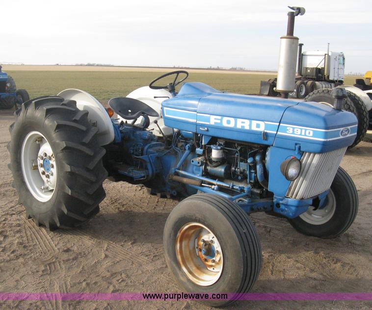 B8412.JPG - Ford 3910 tractor, 4,585 hours on meter, Ford T7 three ...