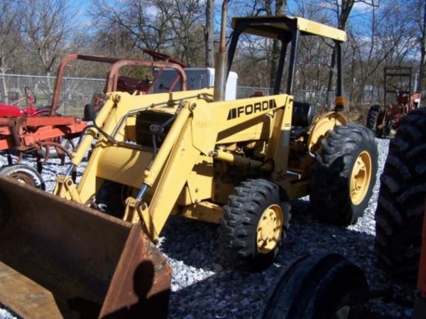 391: Ford 445D 4x4 Tractor Loader OROPS, PTO : Lot 391