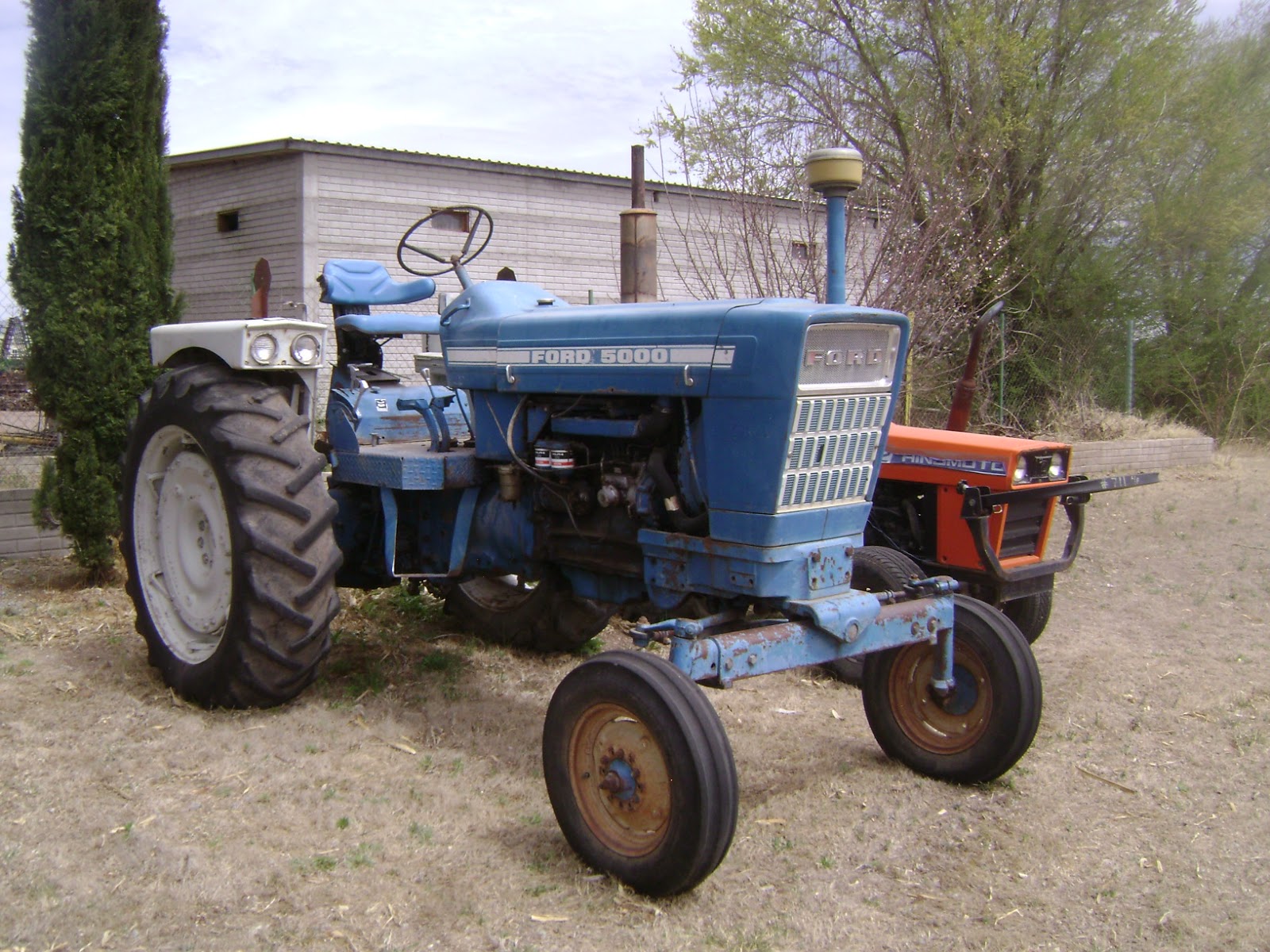 MAQUINARIA AGRICOLA INDUSTRIAL: Tractor Ford 5000 $7,200 Dlls.