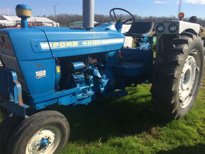 Ford 4000 narrow front tractor - Yesterday's Tractors