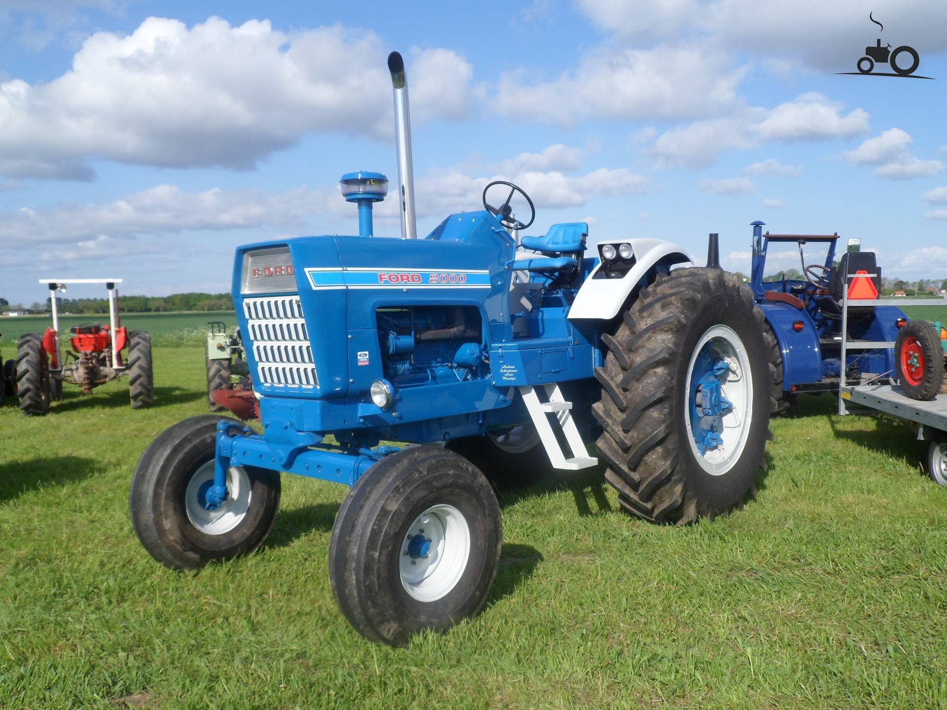 Ford 8000 Tractor Fenders Http Www Pic2fly Com Ford 5000 Tractor ...