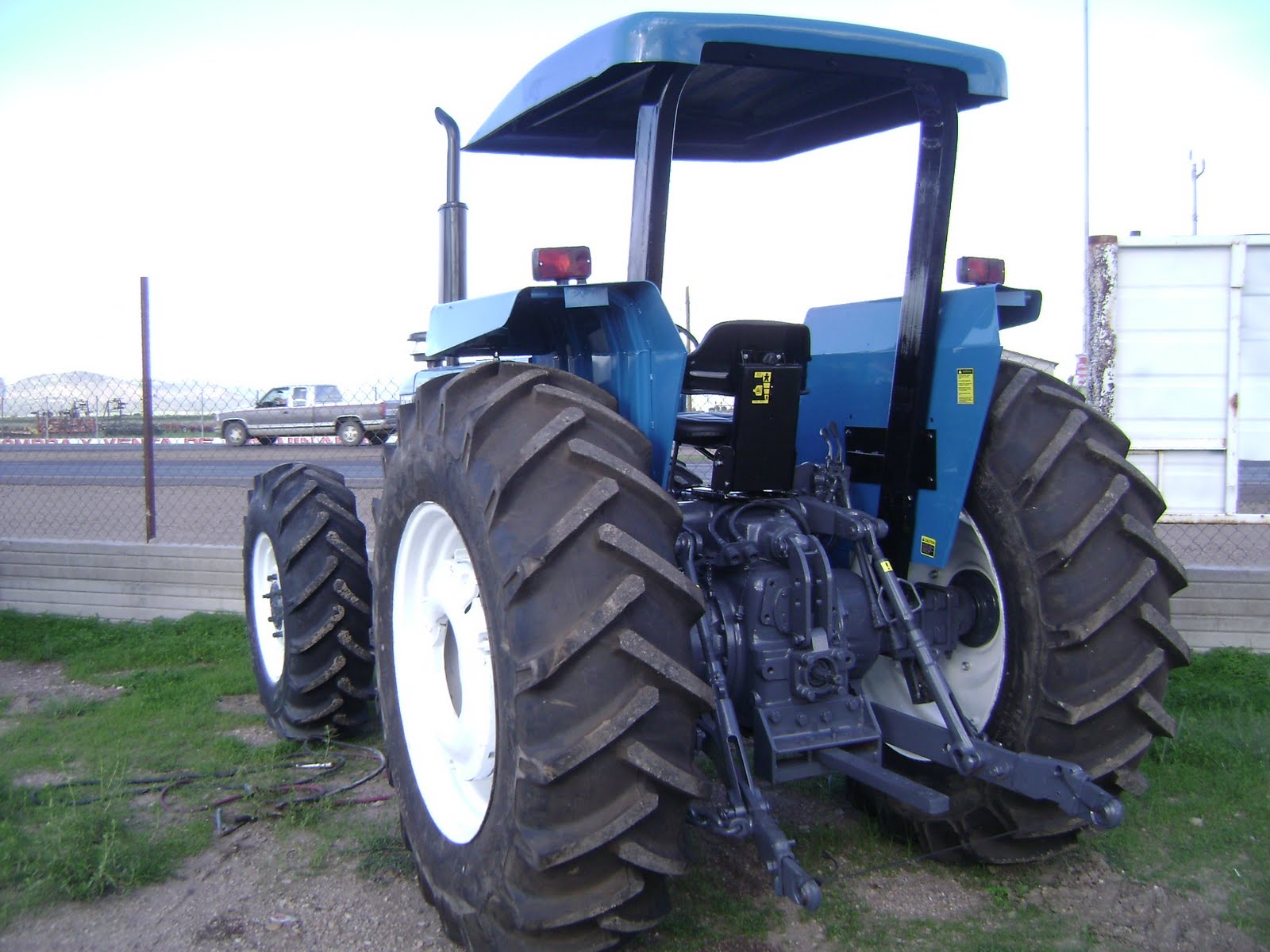 ... AGRICOLA INDUSTRIAL: Tractor Ford NH 8010 por $23000 dlls. (nak2400
