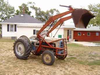Used Farm Tractors for Sale: 1958 Ford 821 Loader Tractor (2005-10-19 ...