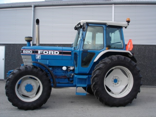 Tractor Ford 8210 FII - technikboerse.com