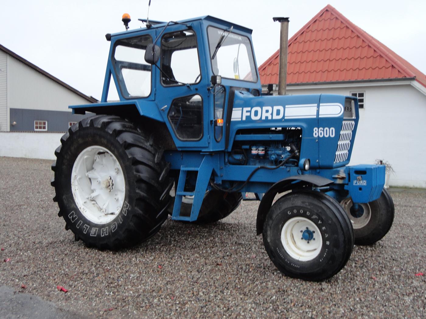 22070-ford-8600