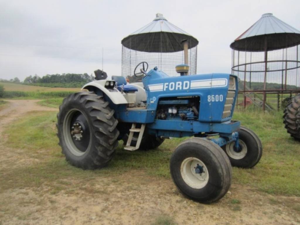 Ford 8600 Tractor; 110 hp