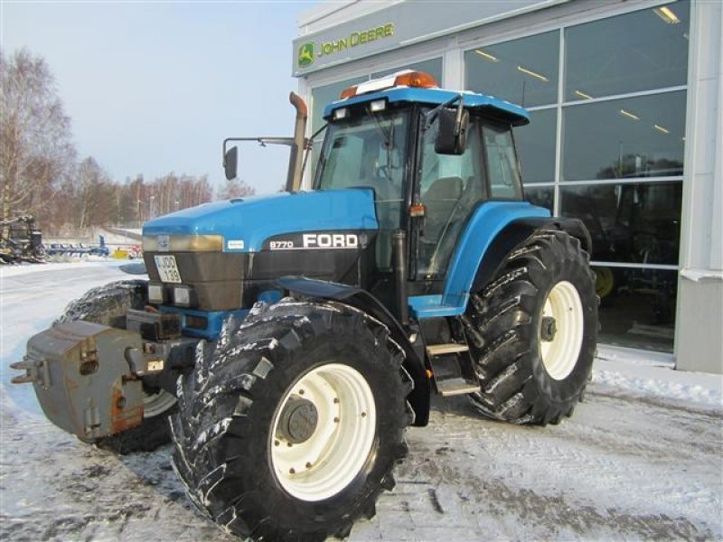 Ford 8770 Tractor - technikboerse.com