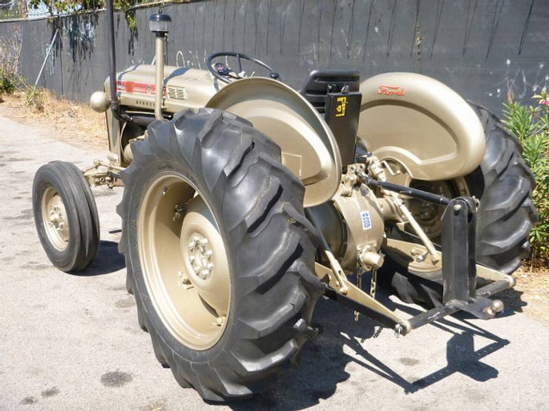 1958 Ford 881 Select-O-Speed Farm Tractor