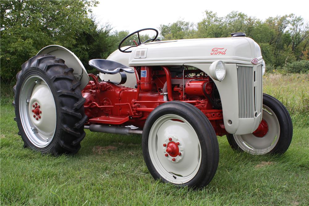 1948 FORD 8N TRACTOR - Front 3/4 - 93515