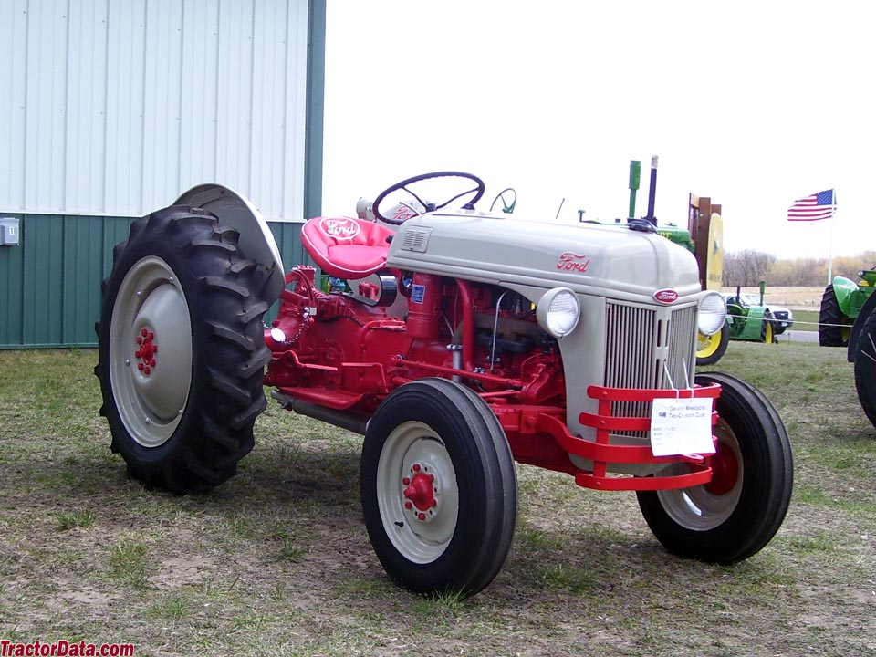 Ford 8N (6 images)