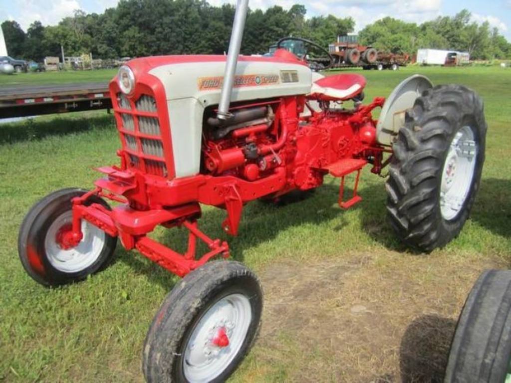 Ford 971 Tractor w/ 1 Arm Loader