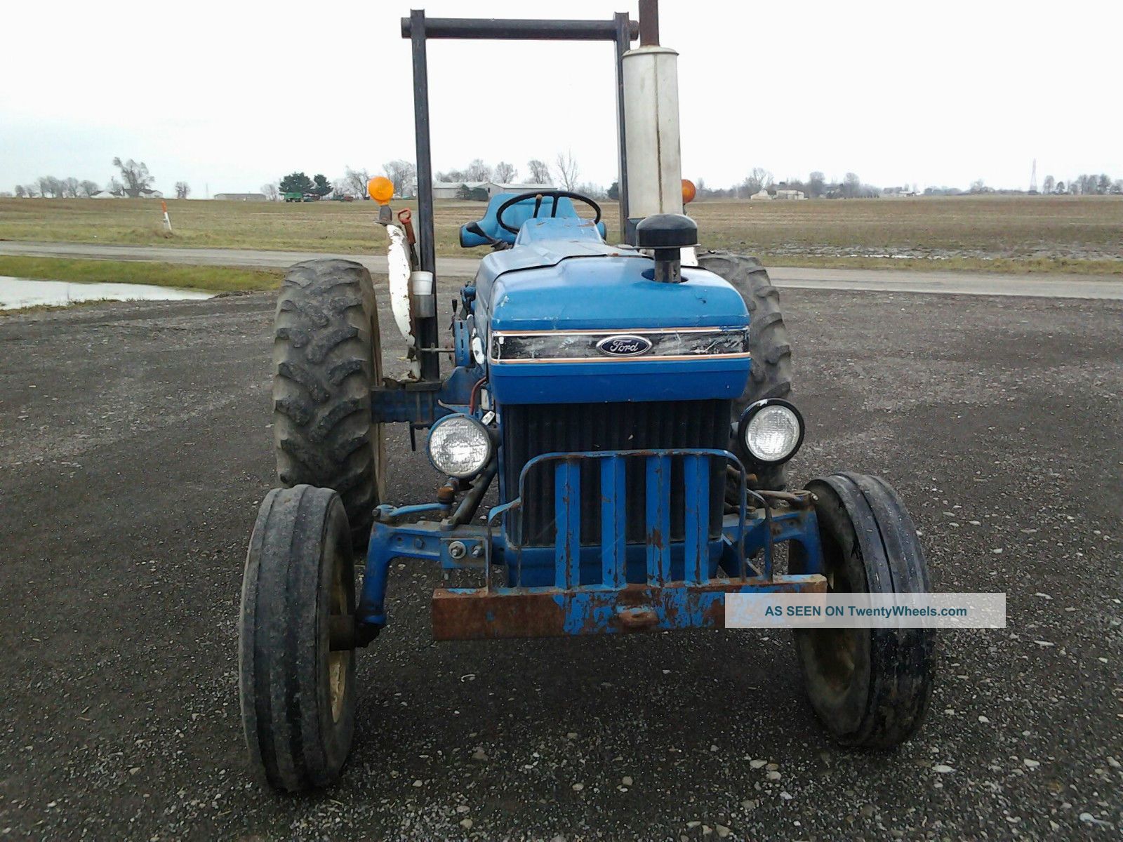 Tractor Ford 3910 Utility Tractors photo 3