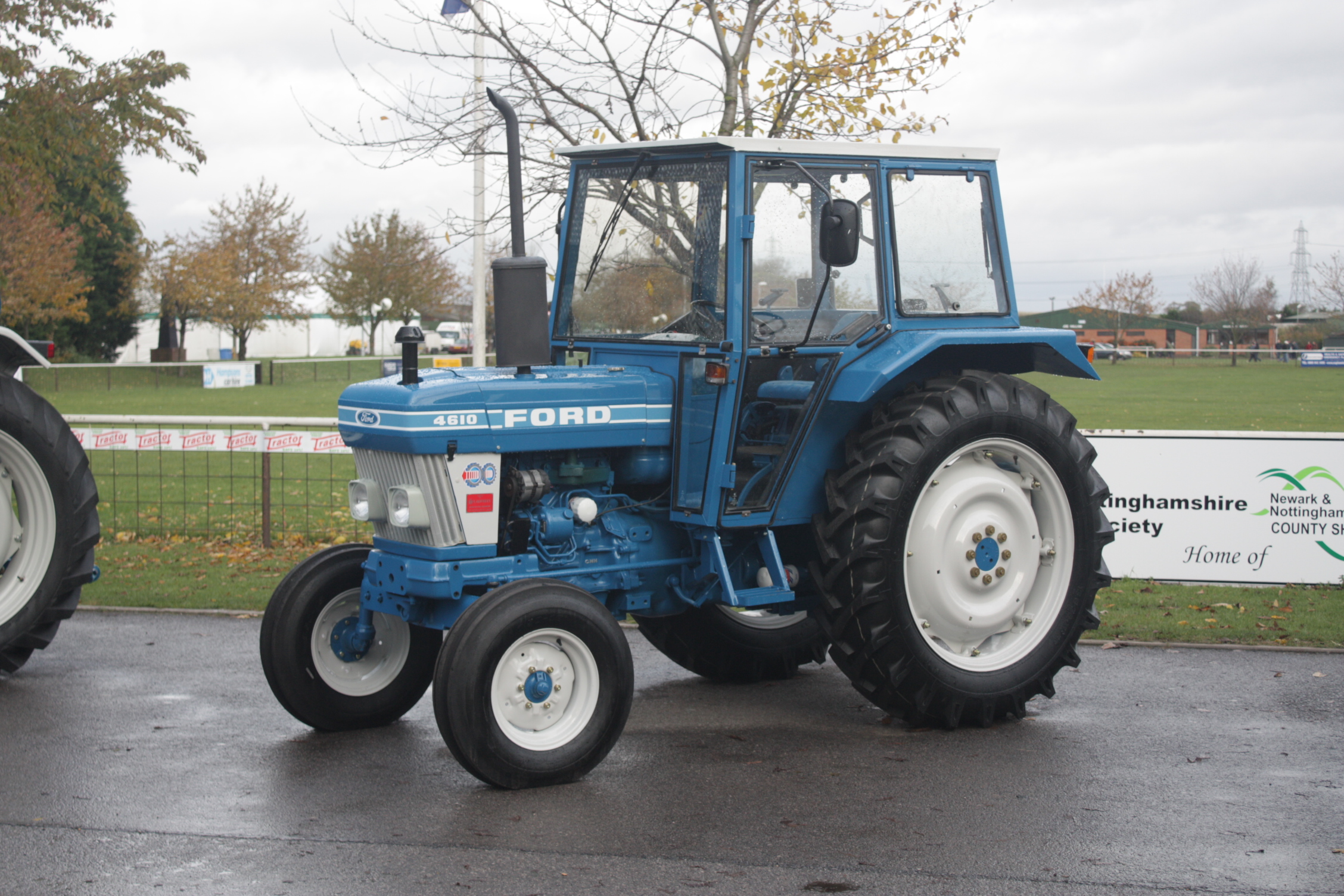 Ford 4610 - Tractor & Construction Plant Wiki - The classic vehicle ...