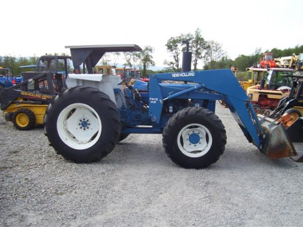 120: NICE FORD NEW HOLLAND 7610 4WD TRACTOR W/LOADER