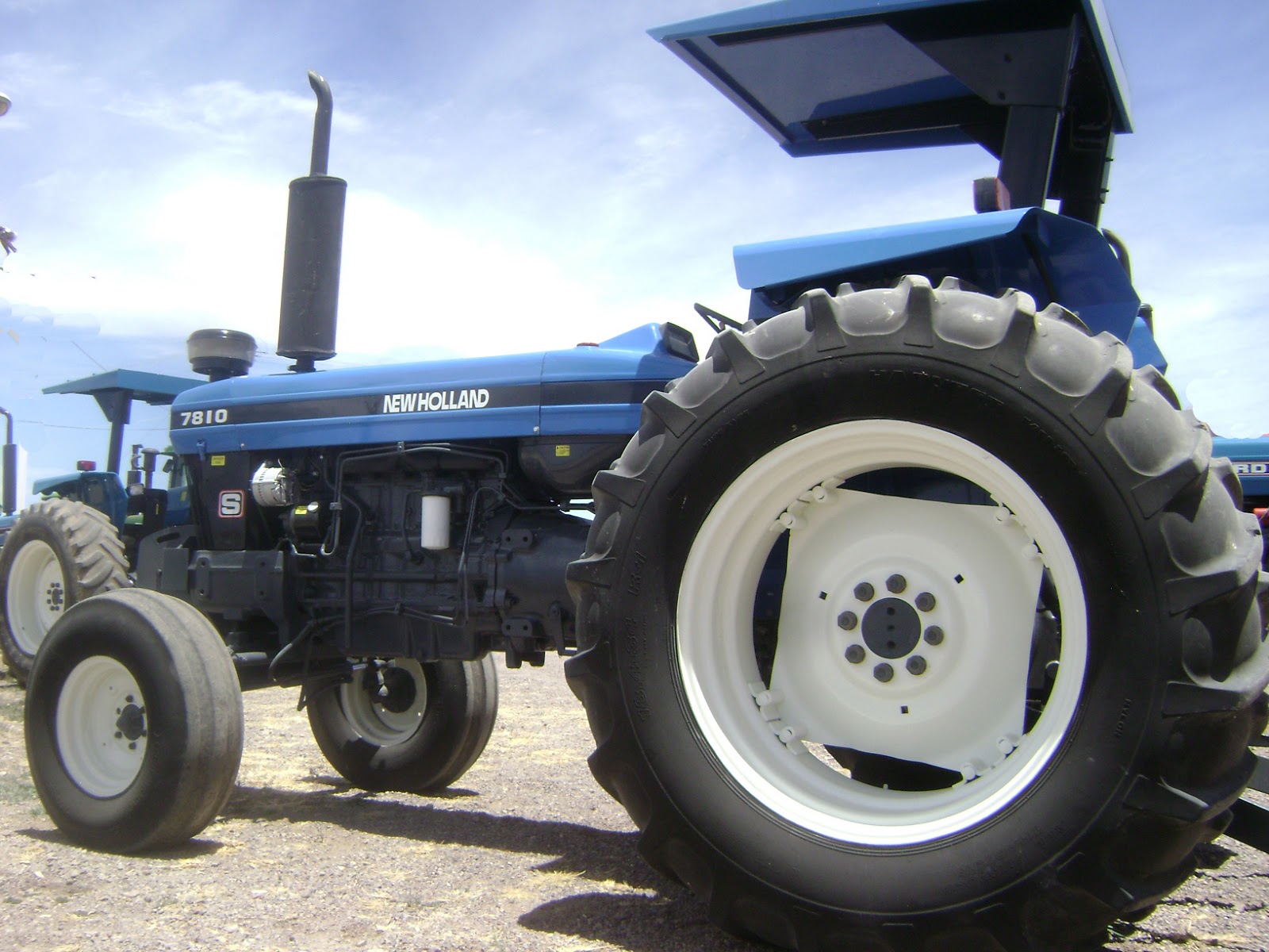 MAQUINARIA AGRICOLA INDUSTRIAL: Tractor Ford New Holland 7810, 105hp ...
