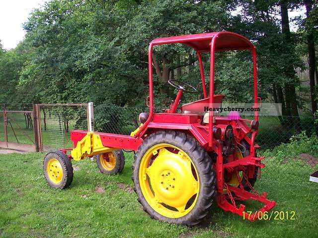 Fortschritt GT 124 2012 Agricultural Tractor Photo and Specs