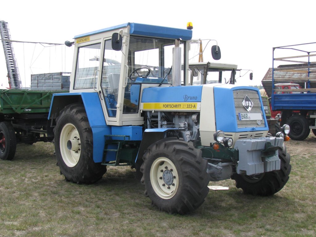 Traktor ZT 323-A FORTSCHRITT aus dem Landkreis Barnim (BAR ...