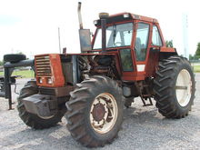 Hesston 1580 FWA Tractor