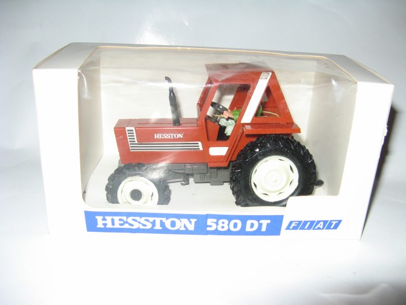 hesston 580 dt uitgebracht in 1981 in geheel witte doos